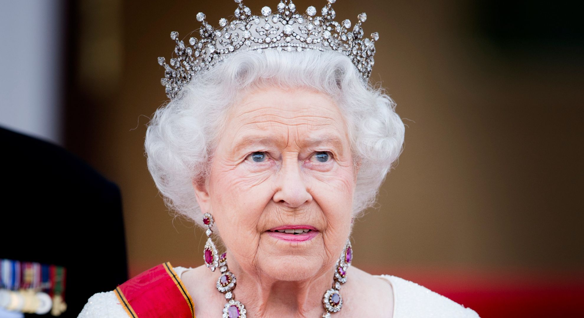 The Queen's secret letter hidden in vault that can't be opened for 63 years