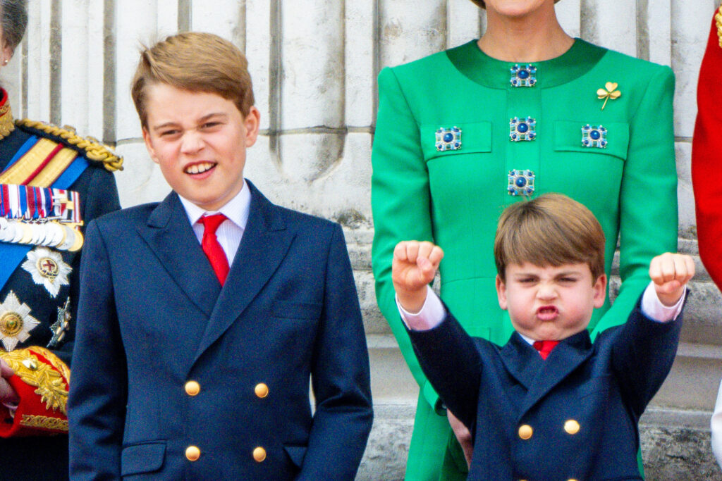 Prince George and Prince Louis on Buckingham Palace, Louis with his hands up in the air