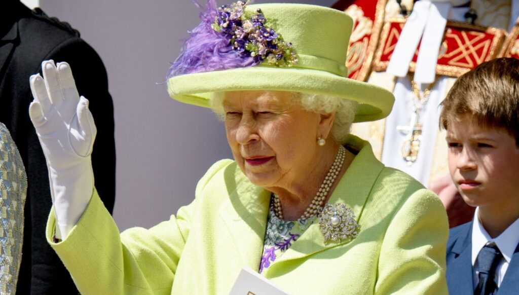 Queen Elizabeth waving at Harry and Meghan's wedding