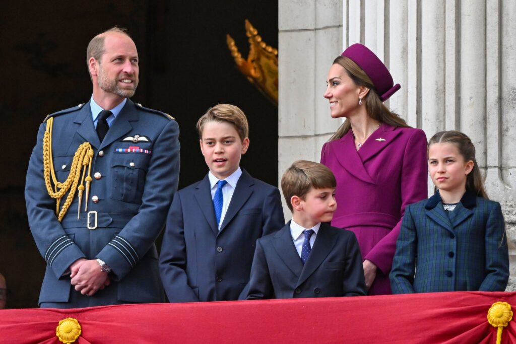 Prince William with Kate Mikddleton and their kids on balcony
