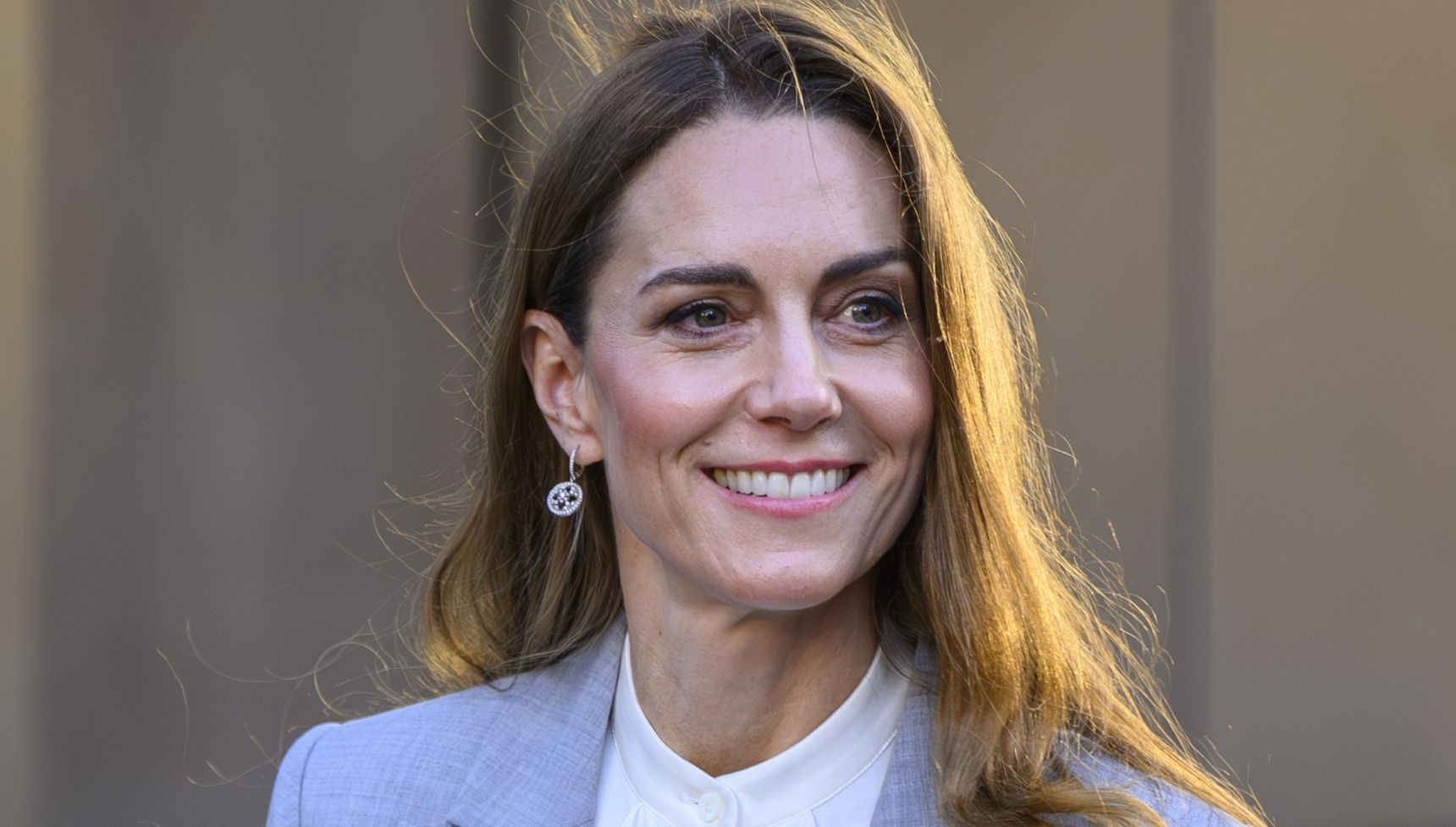 Stunning Kate Middleton snapped in chic grey suit at London early years summit alongside Sir Gareth Southgate