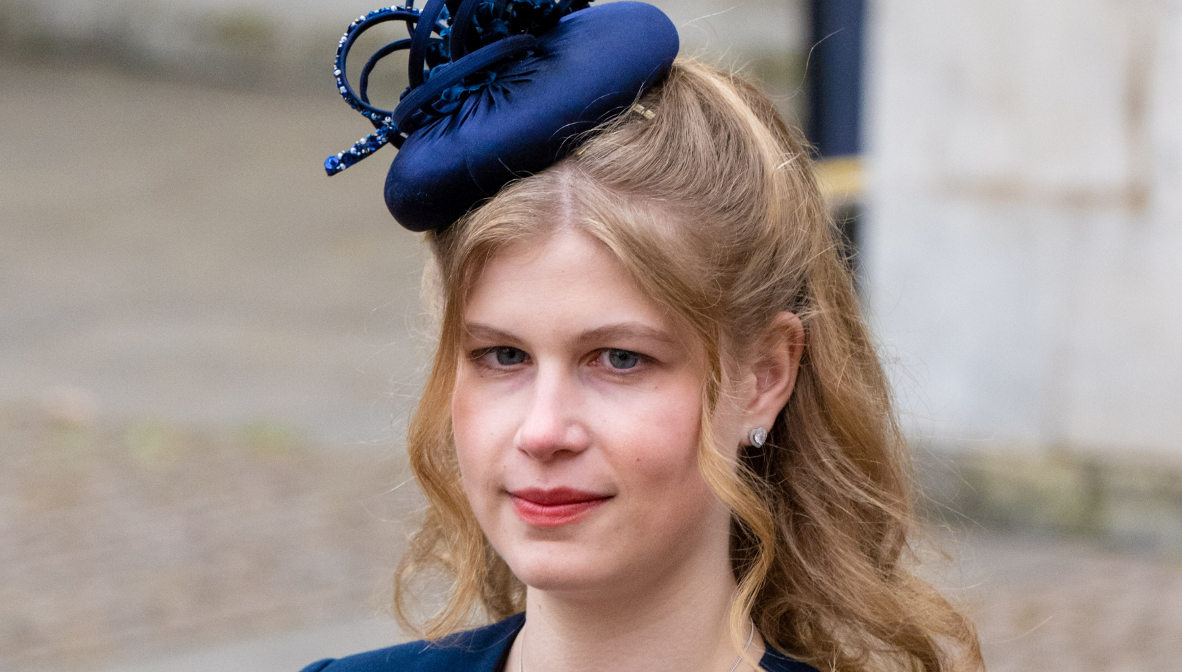 'Very polite' Lady Louise Windsor spotted 'sitting on packed train floor'