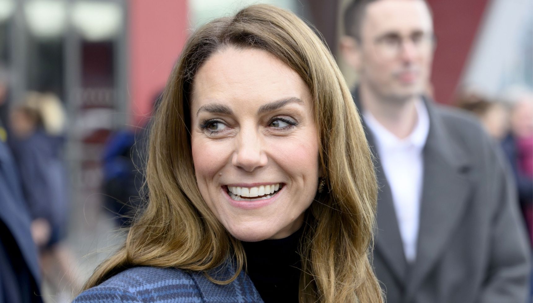 Kate Middleton praised for gesture towards well-wishers as she 'keeps security on their toes'