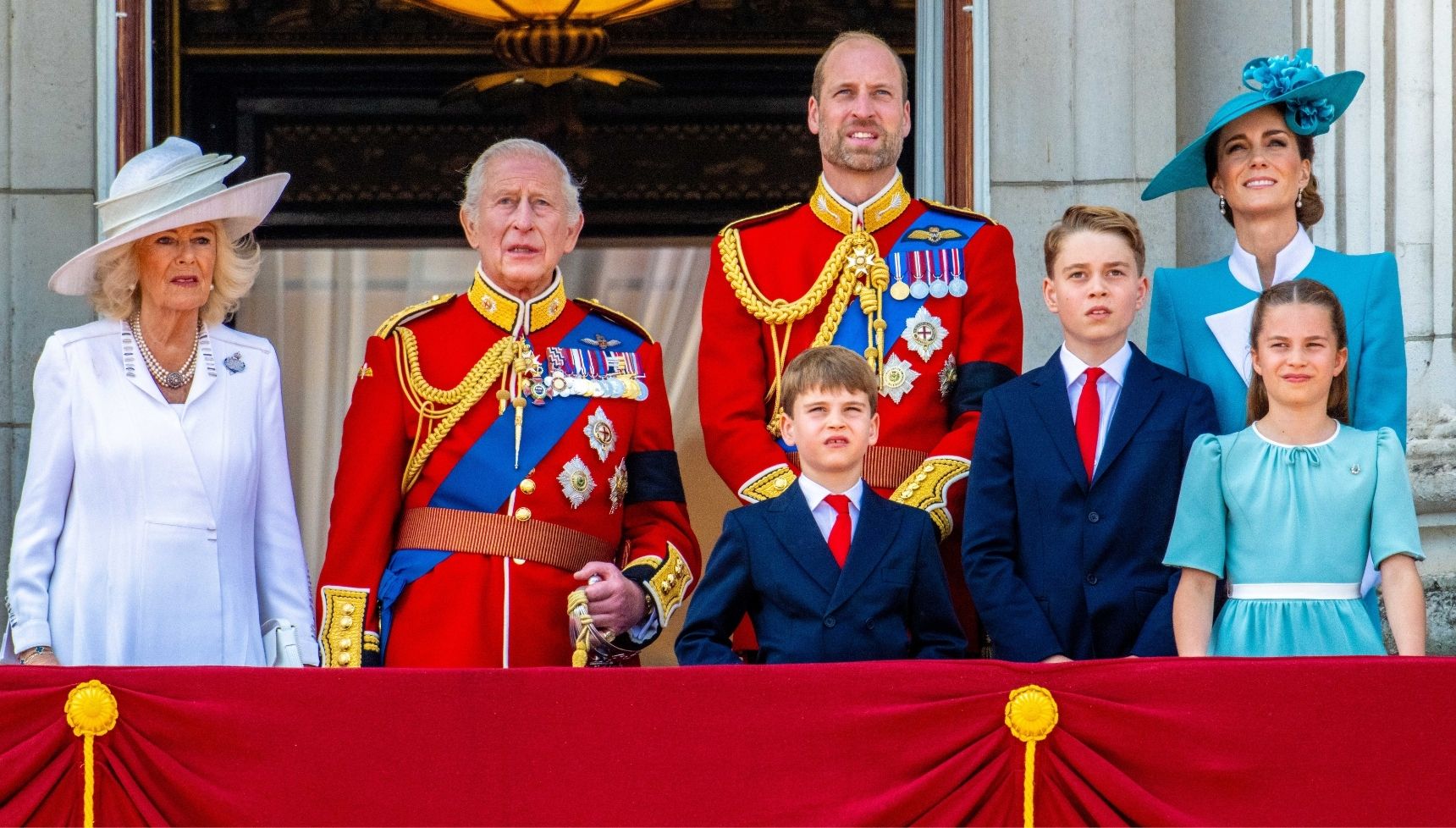 Surprising item 'hidden' on Buckingham Palace balcony for royal family during official appearances