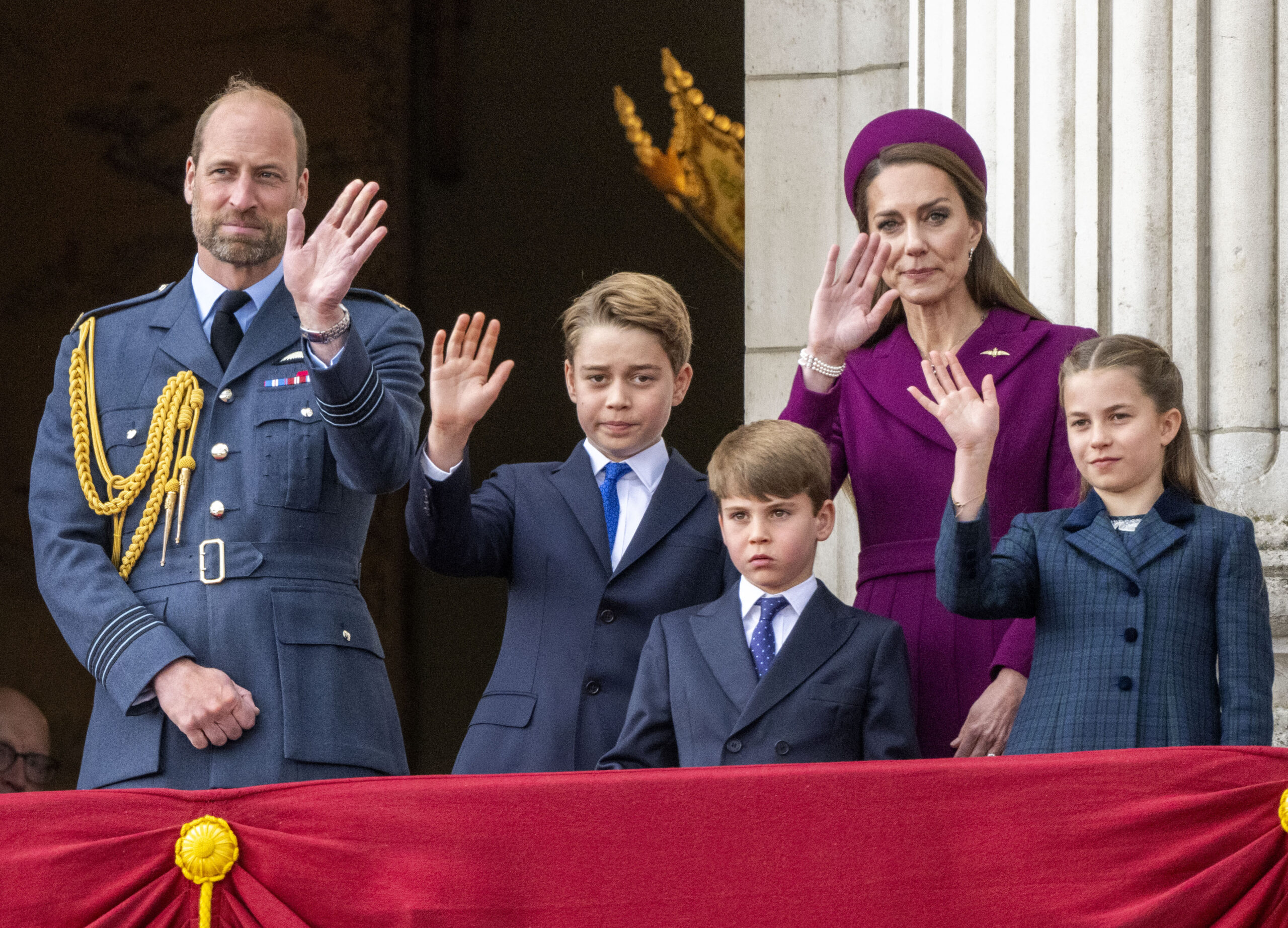 Kate, William George, Louis and Charlotte on the balcony waving