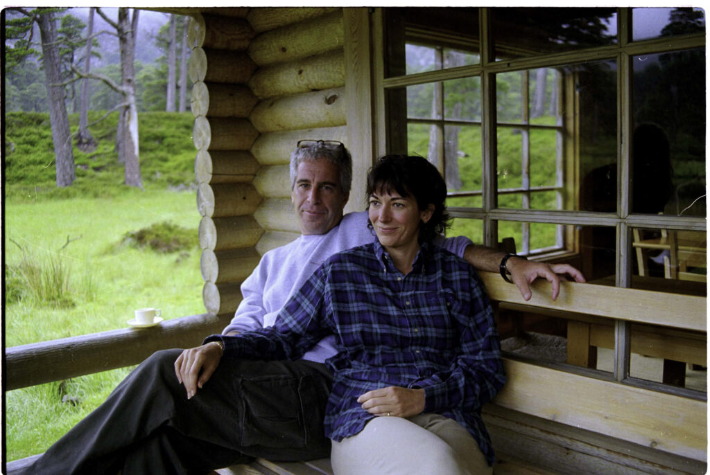 Jeffrey Epstein and Ghislaine Maxwell on bench