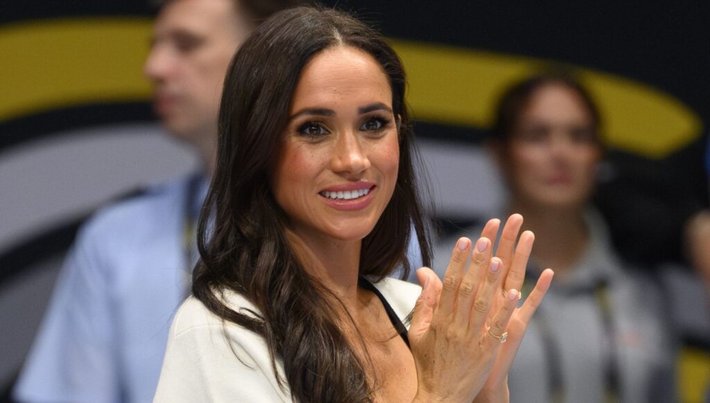 Meghan Markle clapping her hands together at Invictus Games